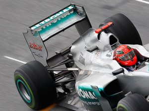 Компания Lotus подала возражение на антикрылья болидов Mercedes