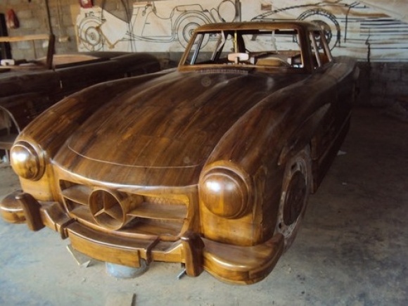 Продана уникальная копия автомобиля Mercedes Benz 300SL